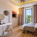 Grand H -f2, Face Vieux- Nice, Terrasse, Ascenseur, Climatisation, Terrace - Center דירה *