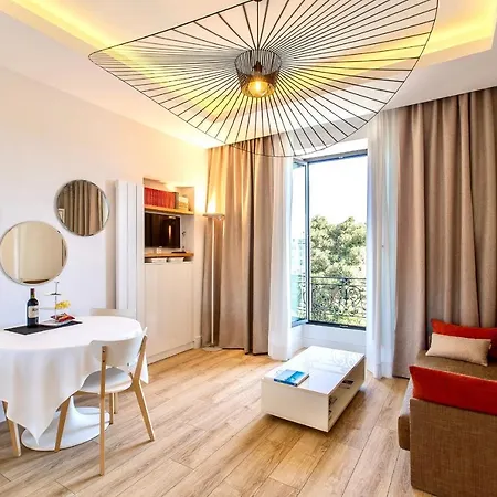 Daire Grand H -f2, Face Vieux- Nice, Terrasse, Ascenseur, Climatisation, Terrace - Center *