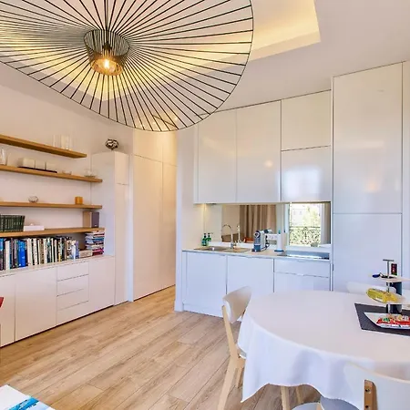 Grand H -f2, Face Vieux- Nice, Terrasse, Ascenseur, Climatisation, Terrace - Center Daire