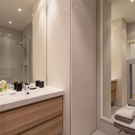 Daire Grand H -f2, Face Vieux- Nice, Terrasse, Ascenseur, Climatisation, Terrace - Center