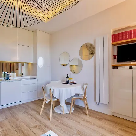 Lägenhet Grand H -f2, Face Vieux- Nice, Terrasse, Ascenseur, Climatisation, Terrace - Center Nice