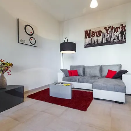 Grand H -f2, Face Vieux- Nice, Terrasse, Ascenseur, Climatisation, Terrace - Center Apartment