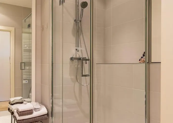 Grand H -f2, Face Vieux- Nice, Terrasse, Ascenseur, Climatisation, Terrace - Center Lägenhet Nice