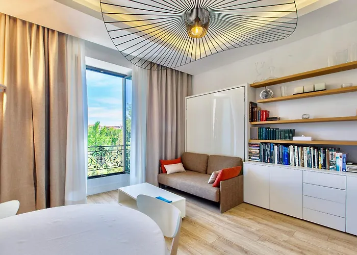 Lägenhet Grand H -f2, Face Vieux- Nice, Terrasse, Ascenseur, Climatisation, Terrace - Center *