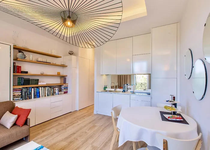 Grand H -f2, Face Vieux- Nice, Terrasse, Ascenseur, Climatisation, Terrace - Center Nice