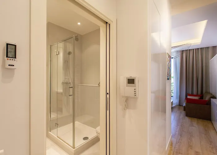 Grand H -f2, Face Vieux- Nice, Terrasse, Ascenseur, Climatisation, Terrace - Center * Nice