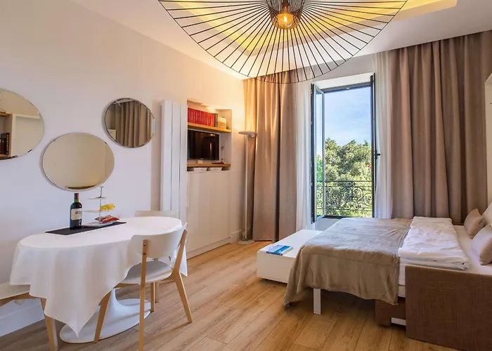 Grand H -f2, Face Vieux- Nice, Terrasse, Ascenseur, Climatisation, Terrace - Center Lägenhet *