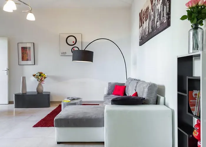 Grand H -f2, Face Vieux- Nice, Terrasse, Ascenseur, Climatisation, Terrace - Center Lägenhet *
