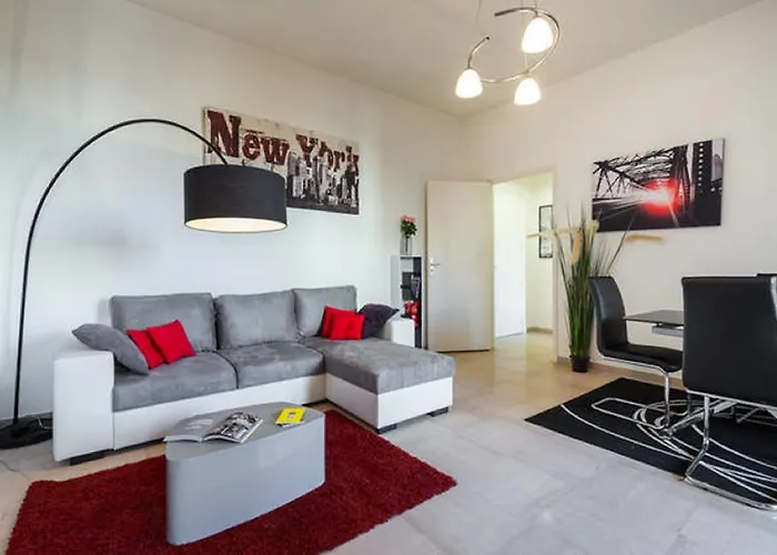 Grand H -f2, Face Vieux- Nice, Terrasse, Ascenseur, Climatisation, Terrace - Center * Nice