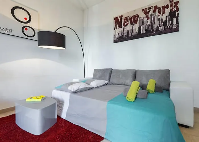 Grand H -f2, Face Vieux- Nice, Terrasse, Ascenseur, Climatisation, Terrace - Center Nice